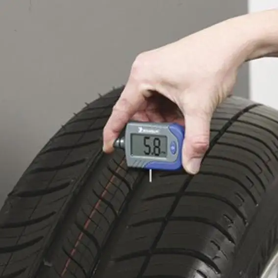Contrôleur de pression digital et d'usure des pneumatiques Michelin