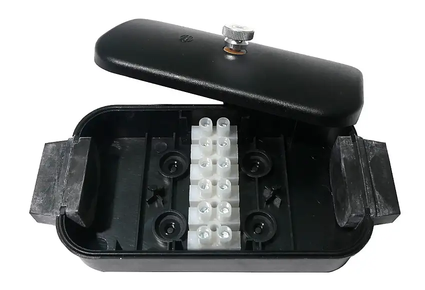 BOîTE DE RACCORDEMENT DE CâBLES HELLA 6 PôLES CONNEXION à VIS 120X70X30MM